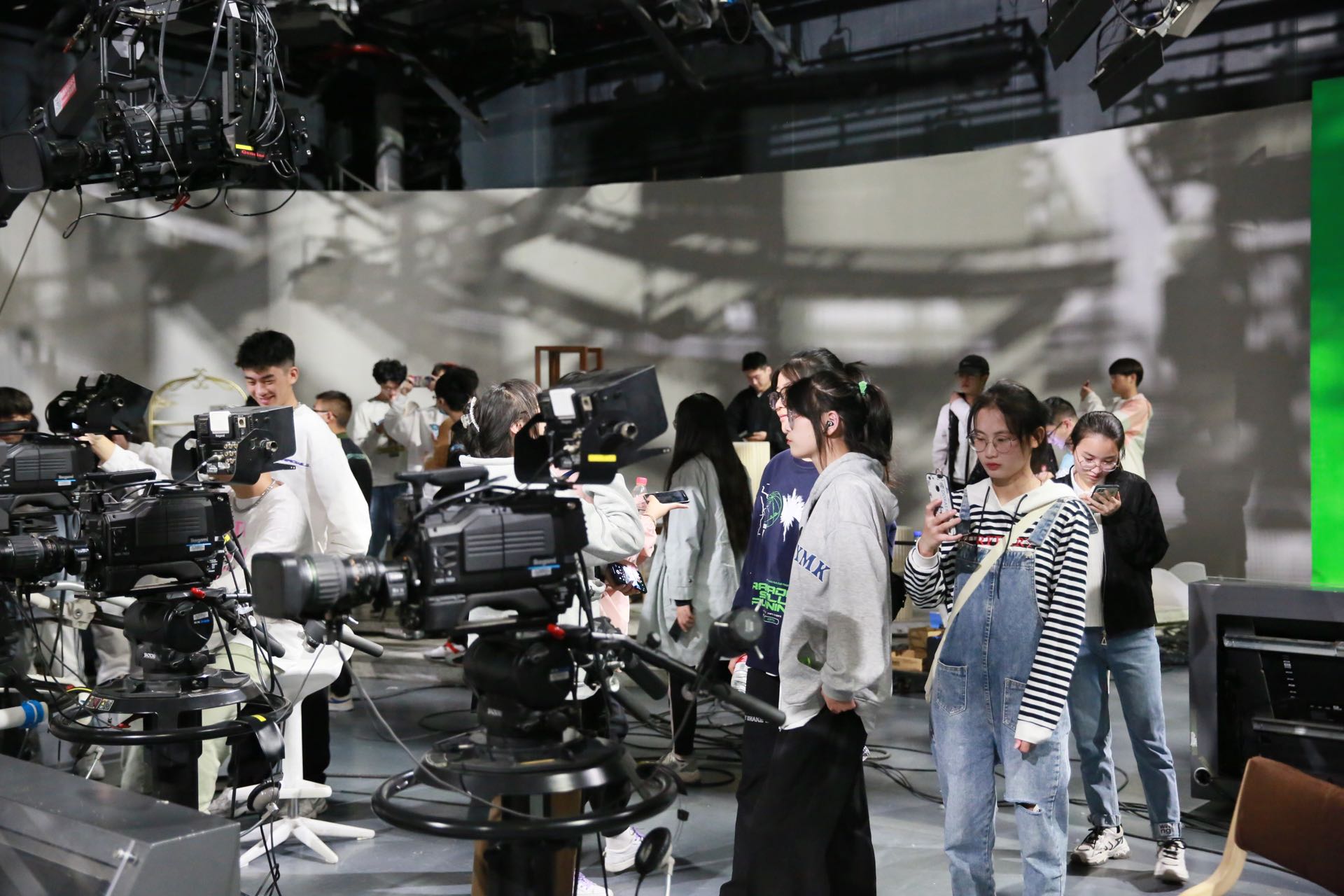 片刻艺讯综艺观察短段表演